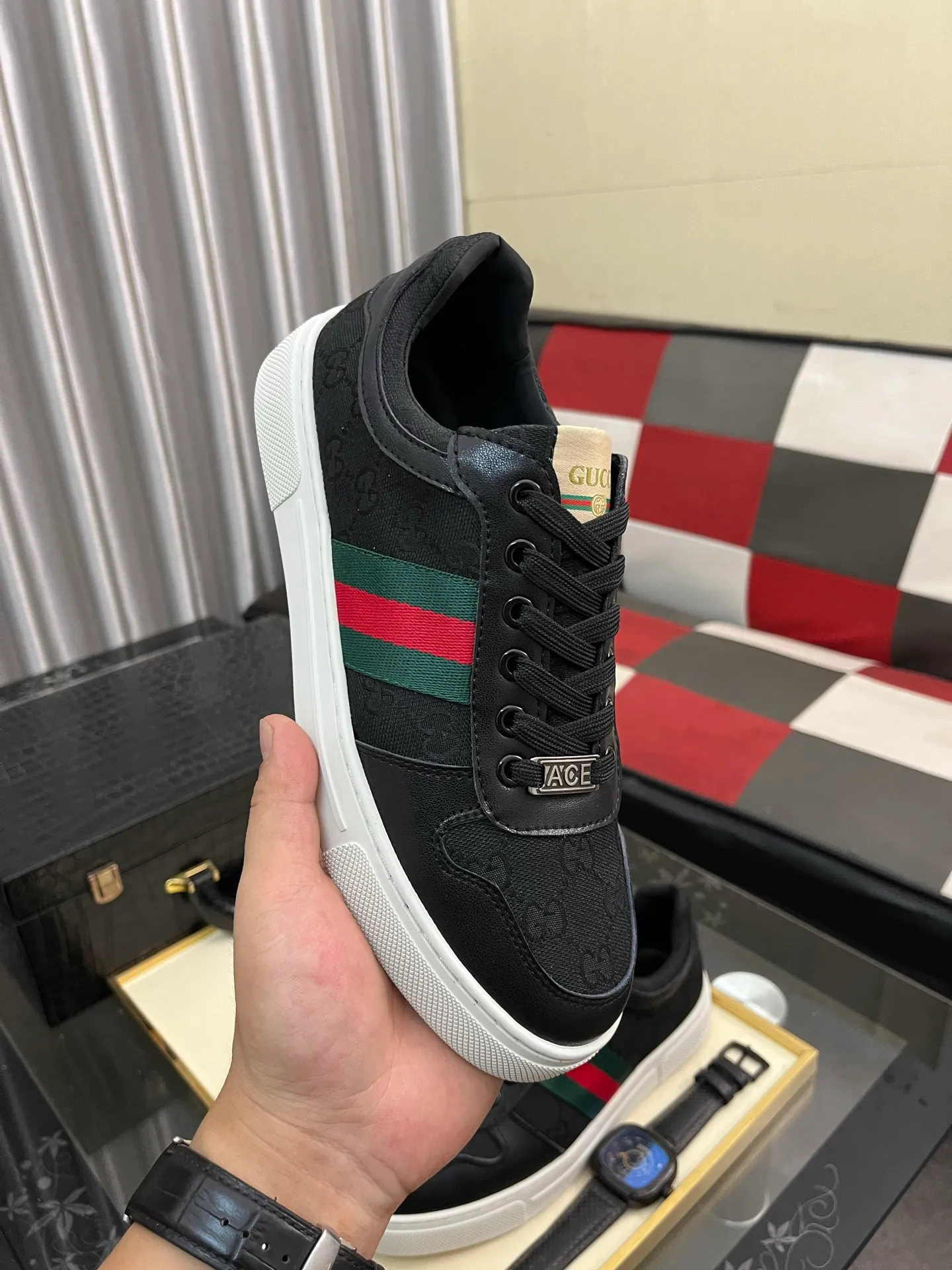 Men's Men's Shoes💰440⌚️⌚️【GUCCI】Gucci men's latest white shoe series casual shoes! The official website is built 1:1. Upper: Made of imported cowhide, with electric embroidery ➕Inner lining: Made of high-quality first-layer pigskin, soft and comfortable. Picky material selection and exquisite workmanship give you the best enjoyment. Size: 38-44 yards, 3️⃣ colors available.
